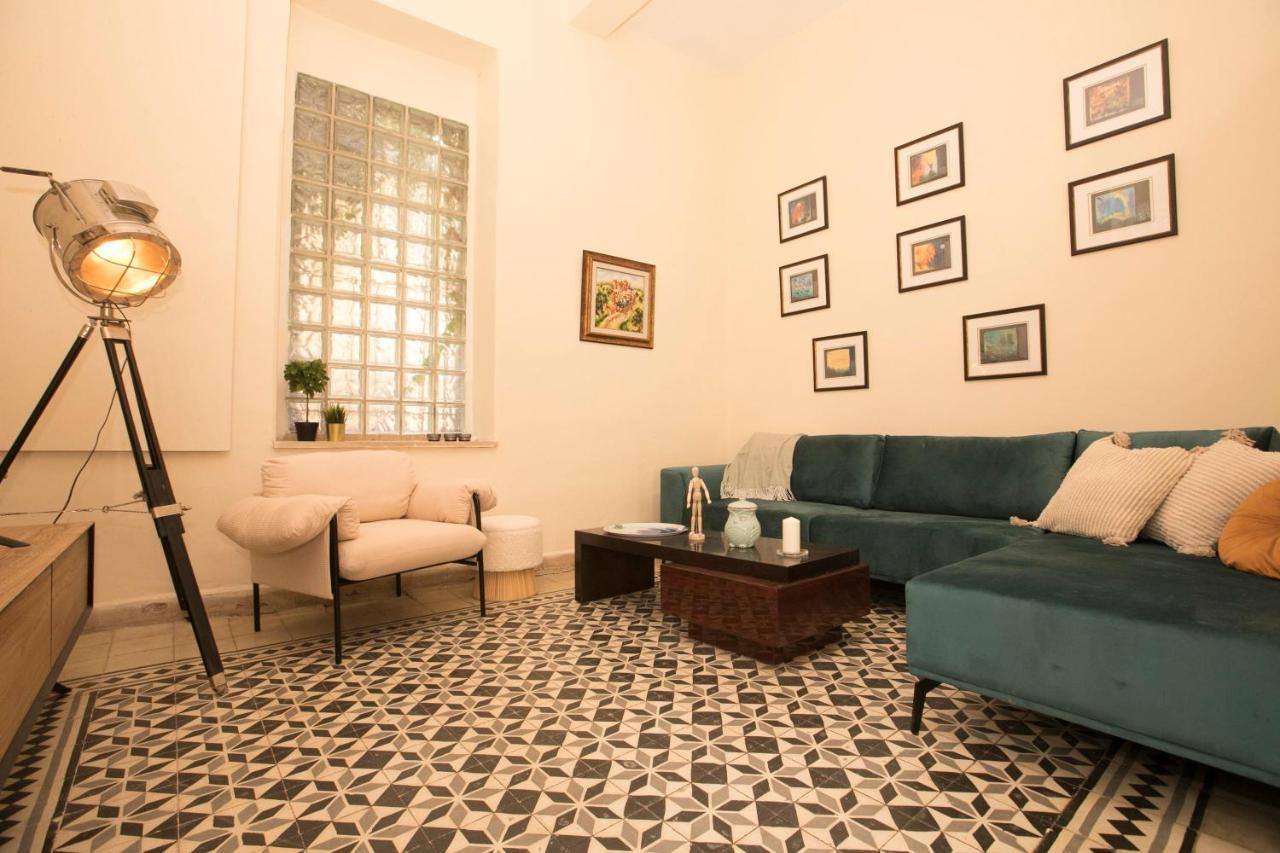 Historic 4-Bedroom Gem With Private Garden, Steps From Old City & Mamila Complex Jerusalem Exterior photo