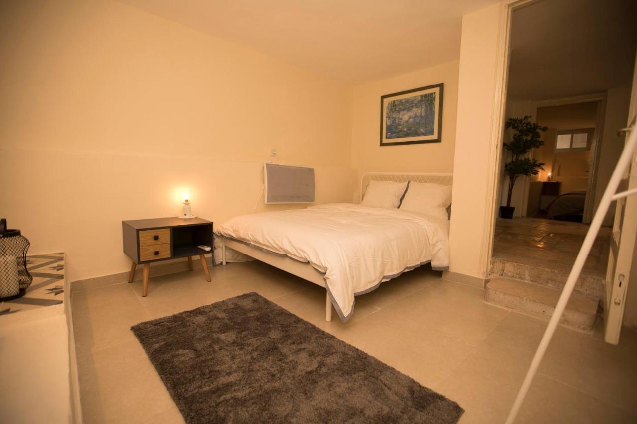 Historic 4-Bedroom Gem With Private Garden, Steps From Old City & Mamila Complex Jerusalem Exterior photo