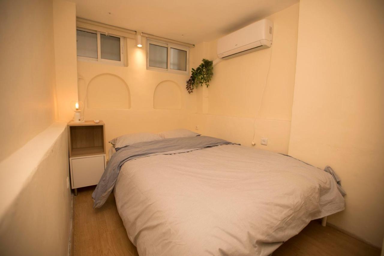 Historic 4-Bedroom Gem With Private Garden, Steps From Old City & Mamila Complex Jerusalem Exterior photo
